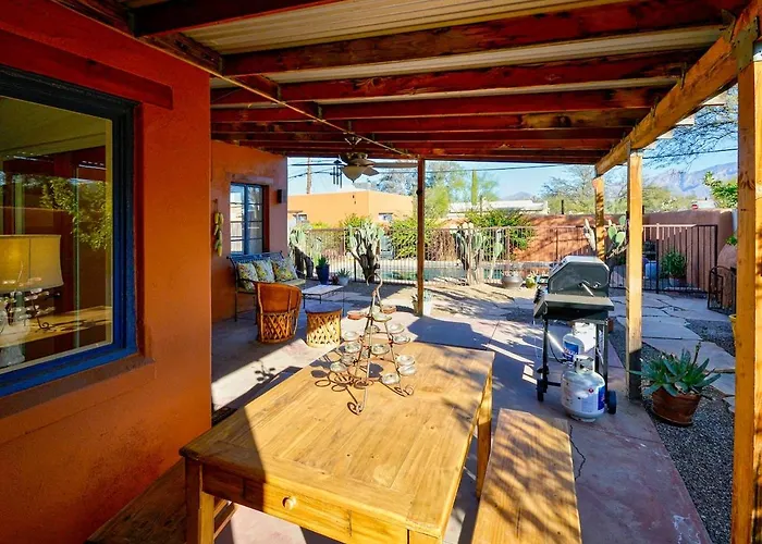 Laguna - Spacious 3br 1ba Private Pool Oasis Near Uofa Сasa de vacaciones