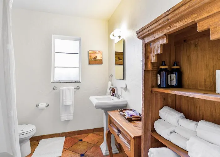 Laguna - Spacious 3br 1ba Private Pool Oasis Near Uofa *