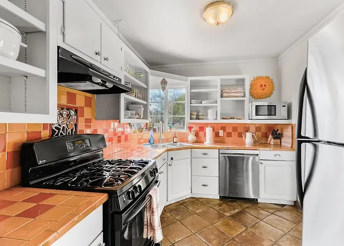 Laguna - Spacious 3br 1ba Private Pool Oasis Near Uofa *