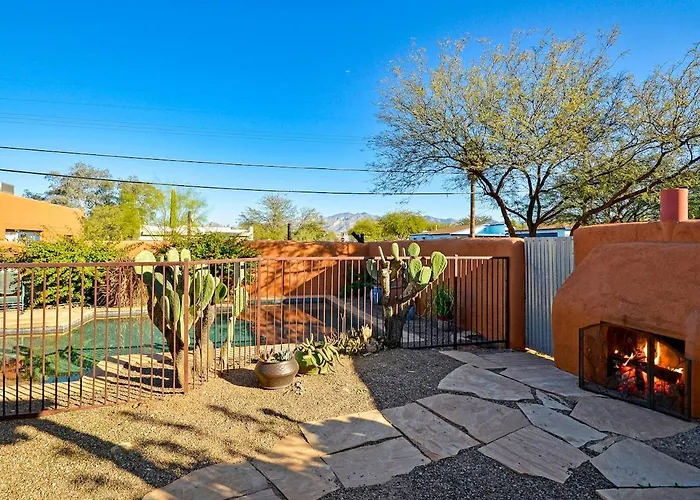 Laguna - Spacious 3br 1ba Private Pool Oasis Near Uofa Сasa de vacaciones