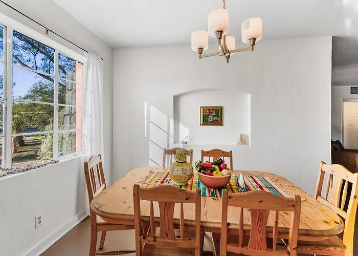 Сasa de vacaciones Laguna - Spacious 3br 1ba Private Pool Oasis Near Uofa